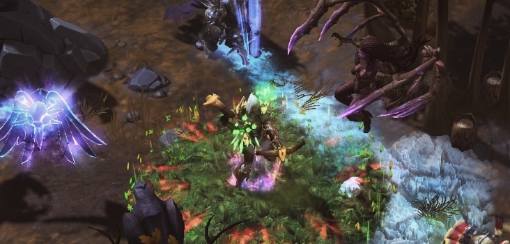 Big tassadar tries to nab tribute while arthas and demon hunter cover him